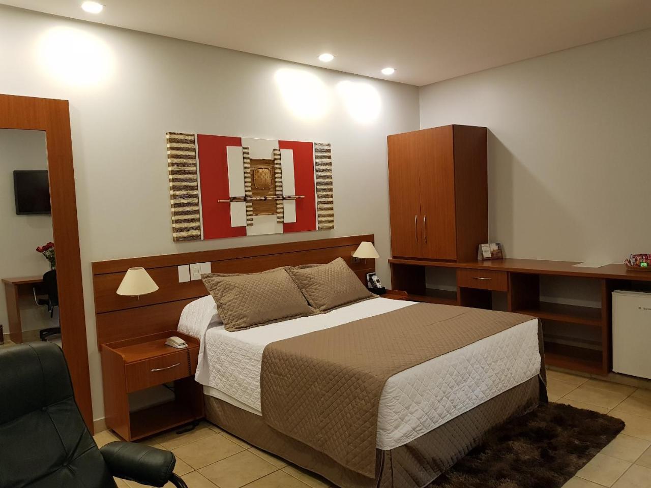 Hotel Das Palmeiras Paracatu Eksteriør billede